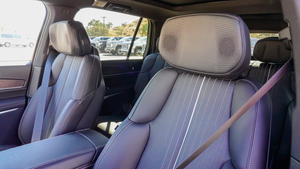Used 2027 Cadillac Vistiq Sport w/ LPO, Floor Liner Package AWD/4WD image 13