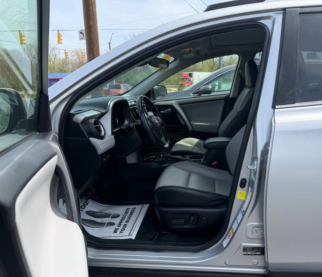 Used 2016 Toyota RAV4 Limited w/ Advanced Technology Package image 8