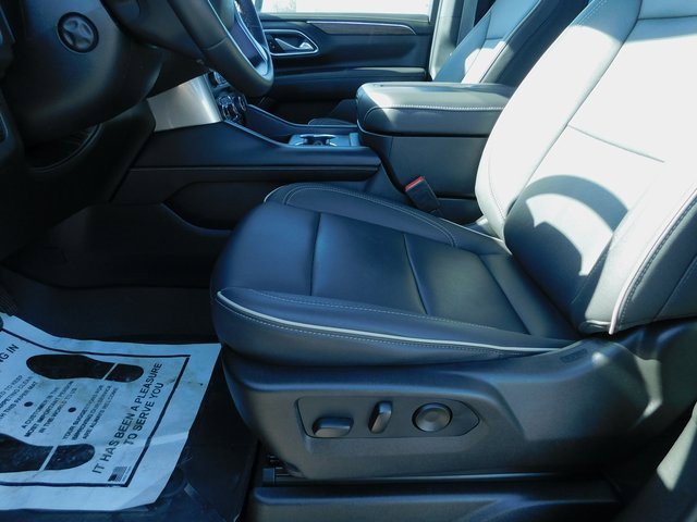 Used 2024 Chevrolet Suburban Premier w/ Premium Package image 26