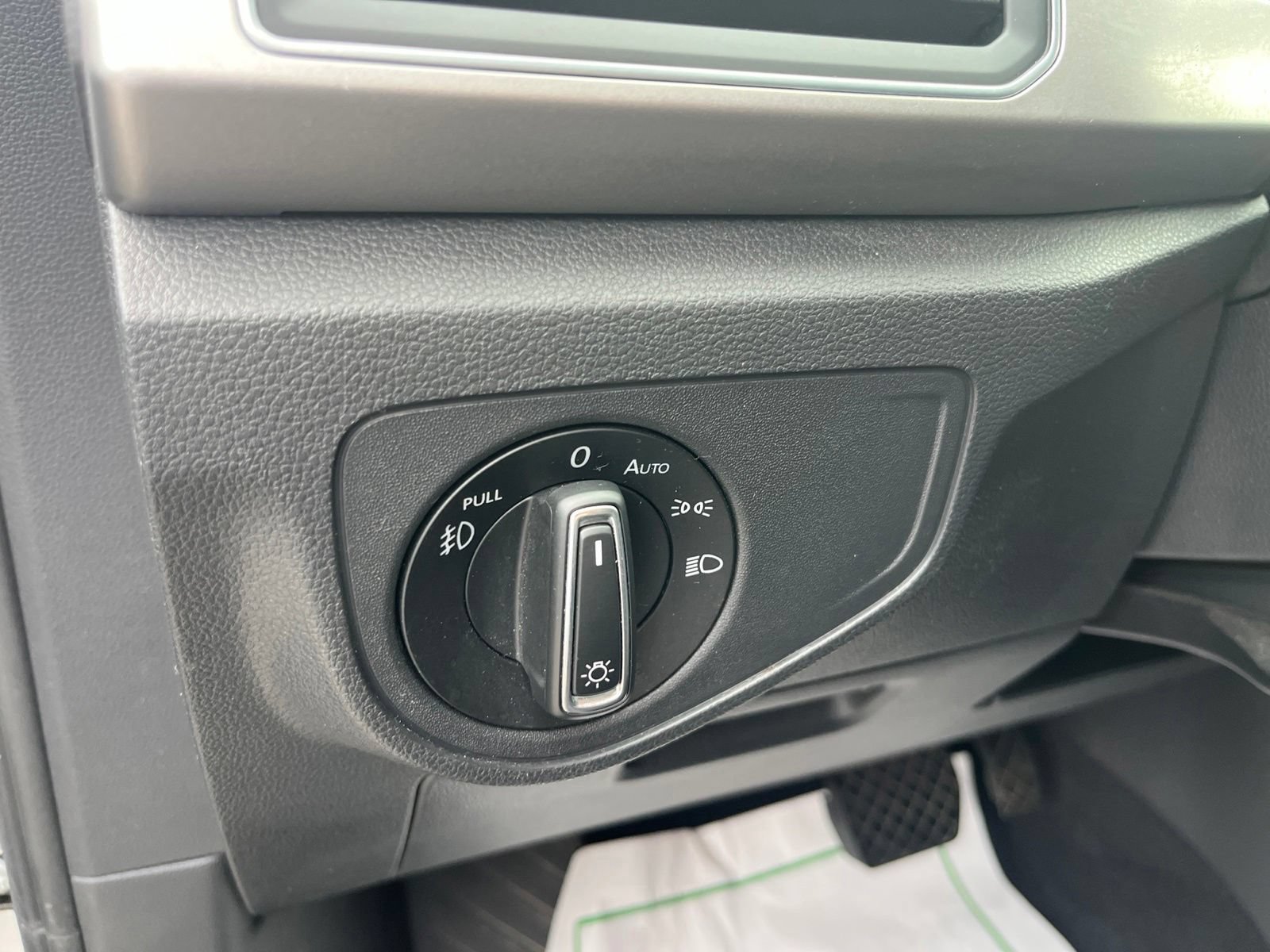 Used 2018 Volkswagen Atlas SE FWD image 13