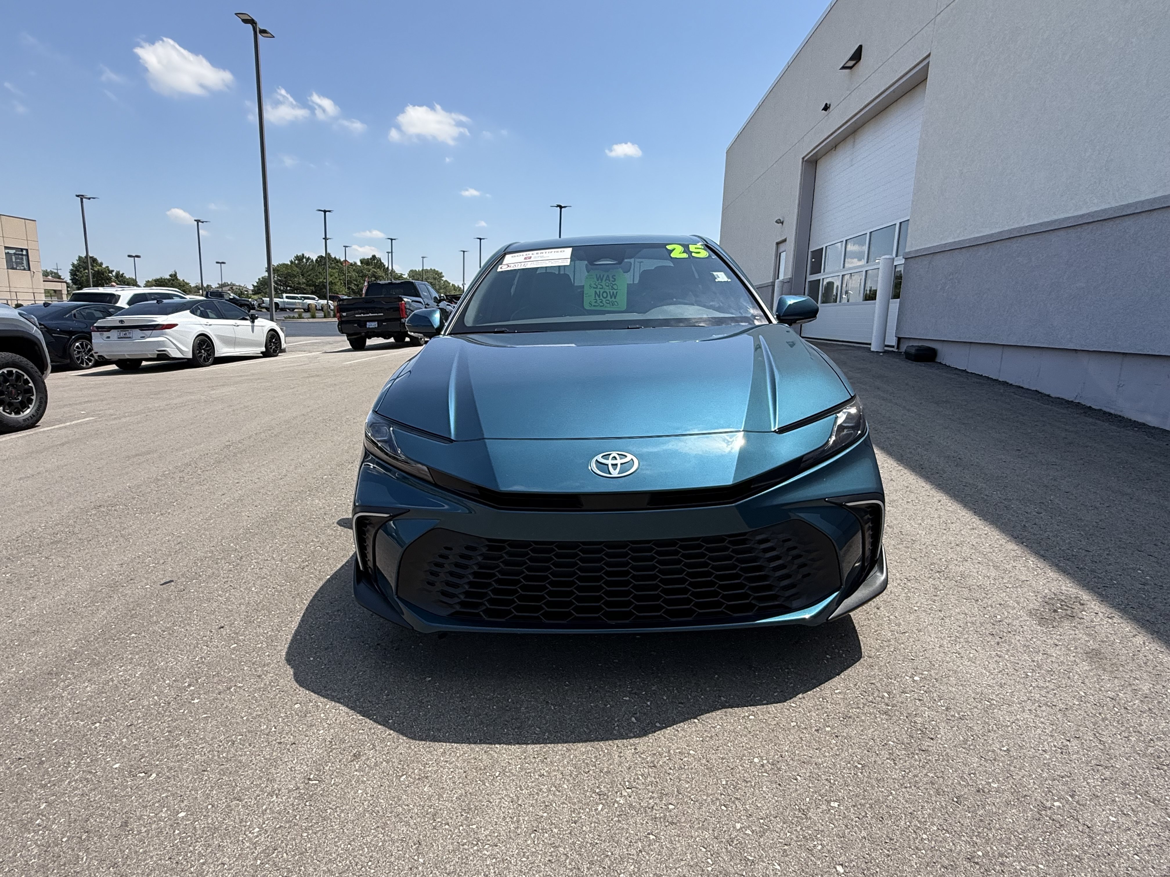 Used 2025 Toyota Camry SE w/ Multimedia Upgrade Package FWD image 18