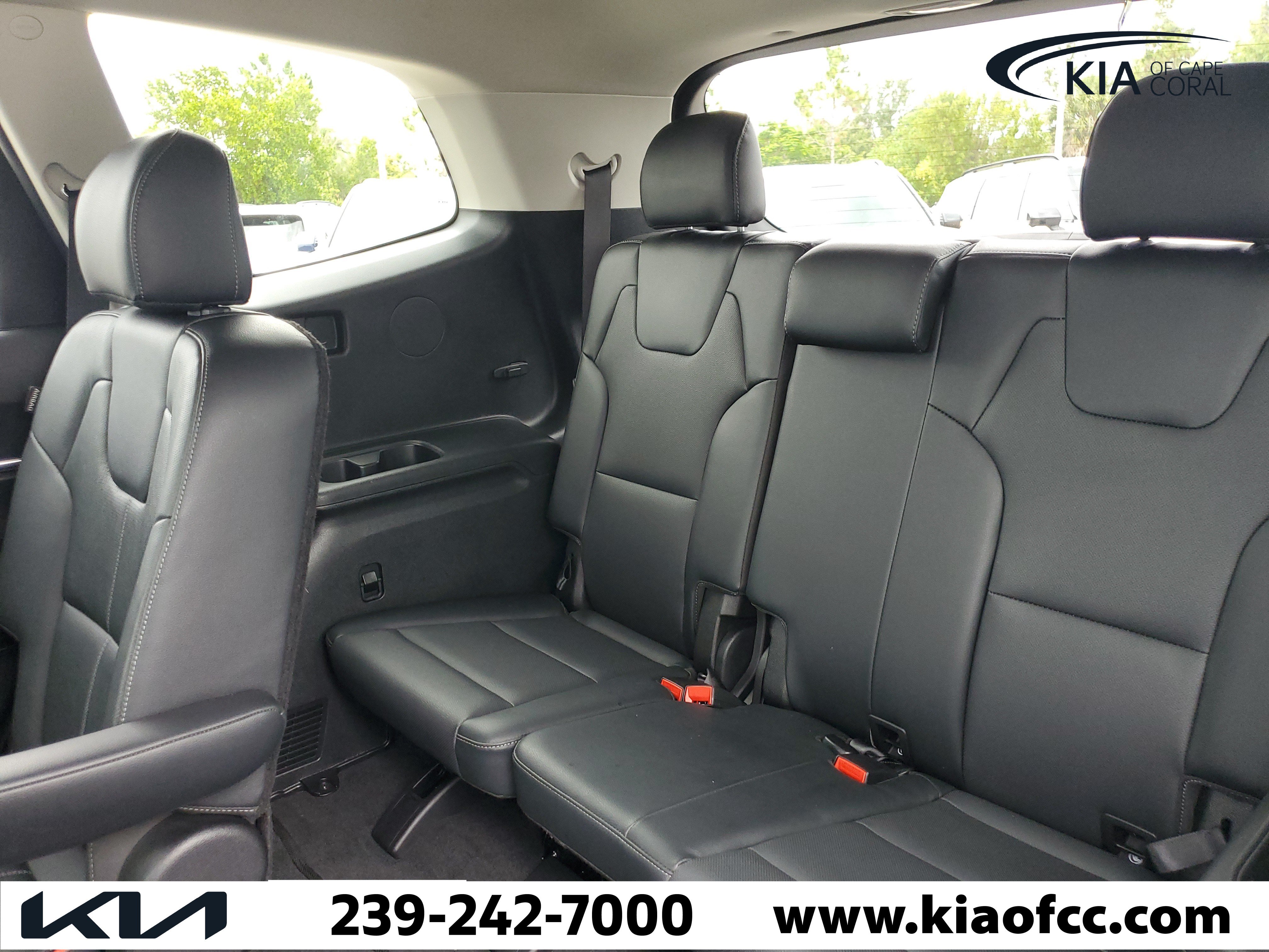 Certified 2024 Kia Telluride EX w/ EX Captain's Chair Package FWD image 11