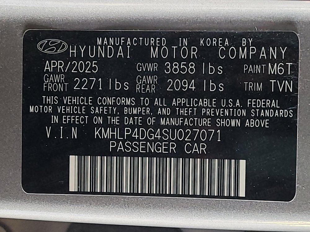 Used 2025 Hyundai Elantra Limited FWD image 33