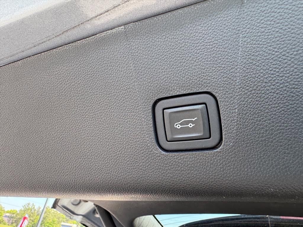 Used 2023 Chevrolet Traverse LT w/ LT Premium Package image 10