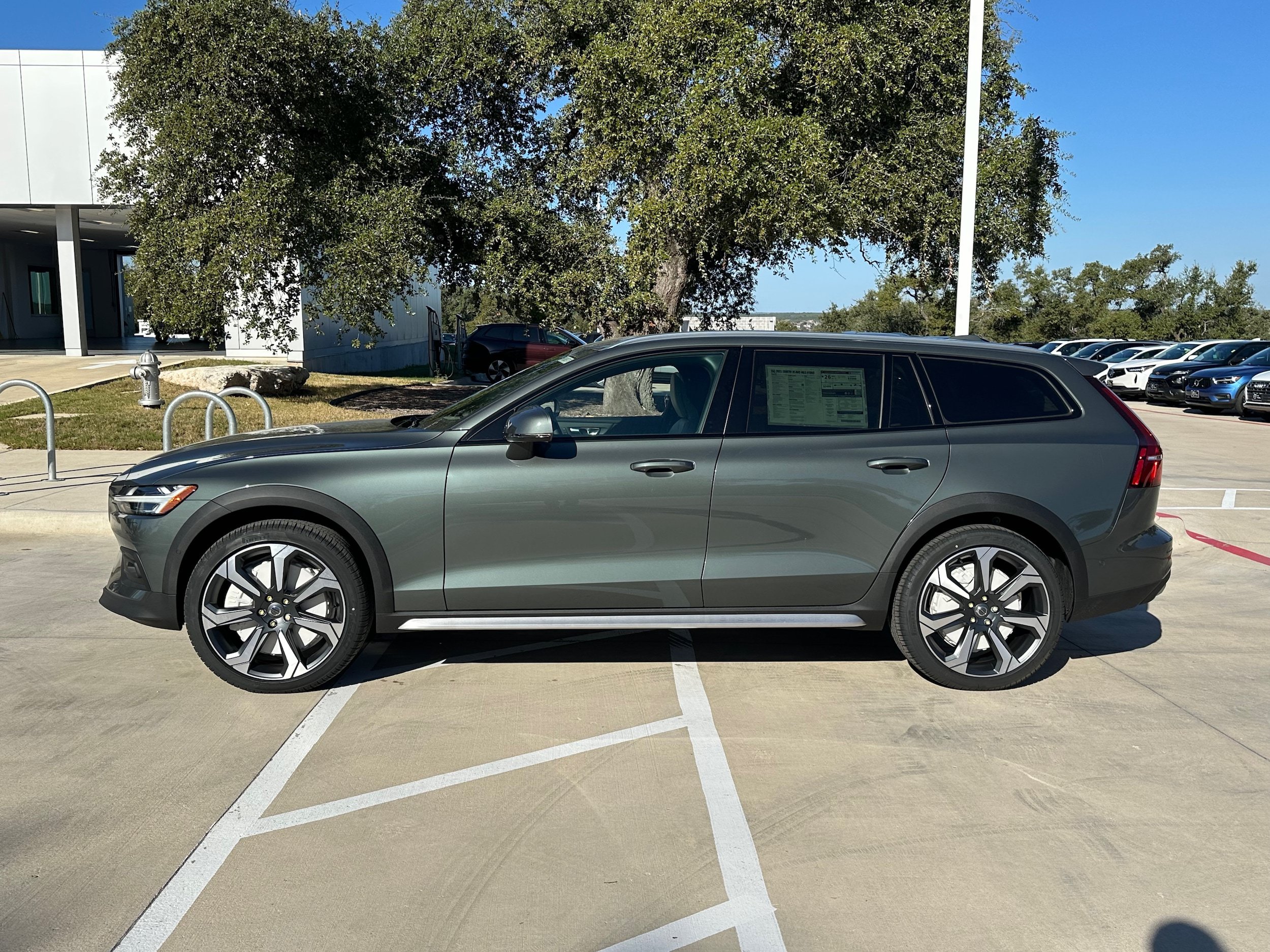 Used 2026 Volvo V60 B5 Cross Country Ultra w/ Protection Package Premier AWD/4WD image 3