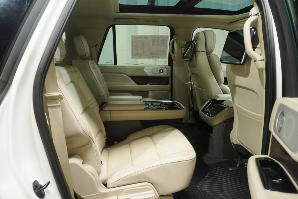 Used 2019 Lincoln Navigator L Reserve AWD/4WD image 22