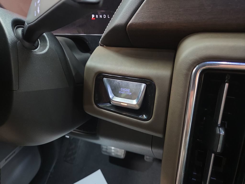 Used 2025 GMC Yukon XL Denali Ultimate AWD/4WD image 18