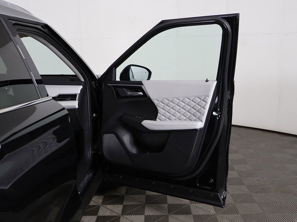 New 2025 Mitsubishi Outlander SEL image 26