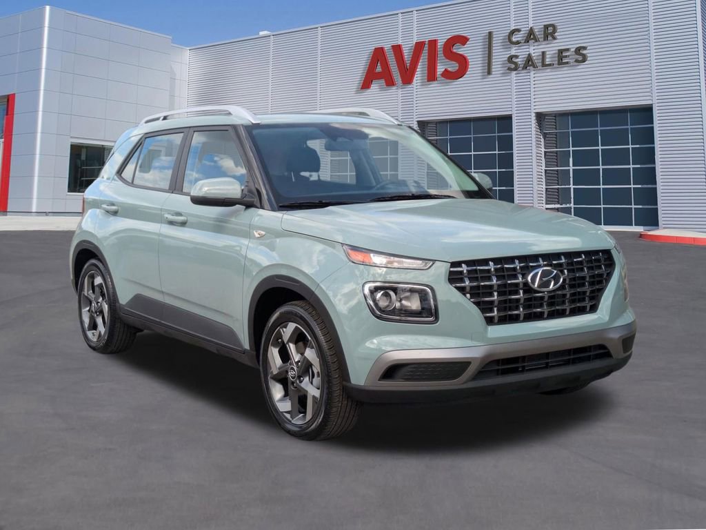 Used 2025 Hyundai Venue SEL FWD image 3