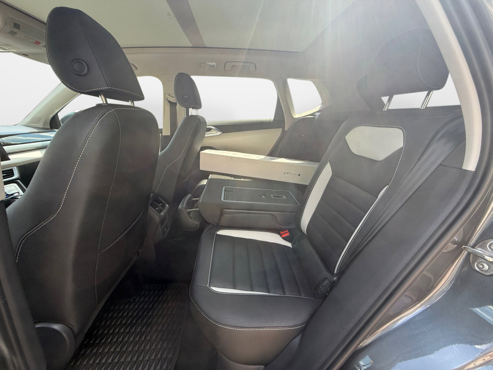 New 2025 Volkswagen Taos SEL image 13