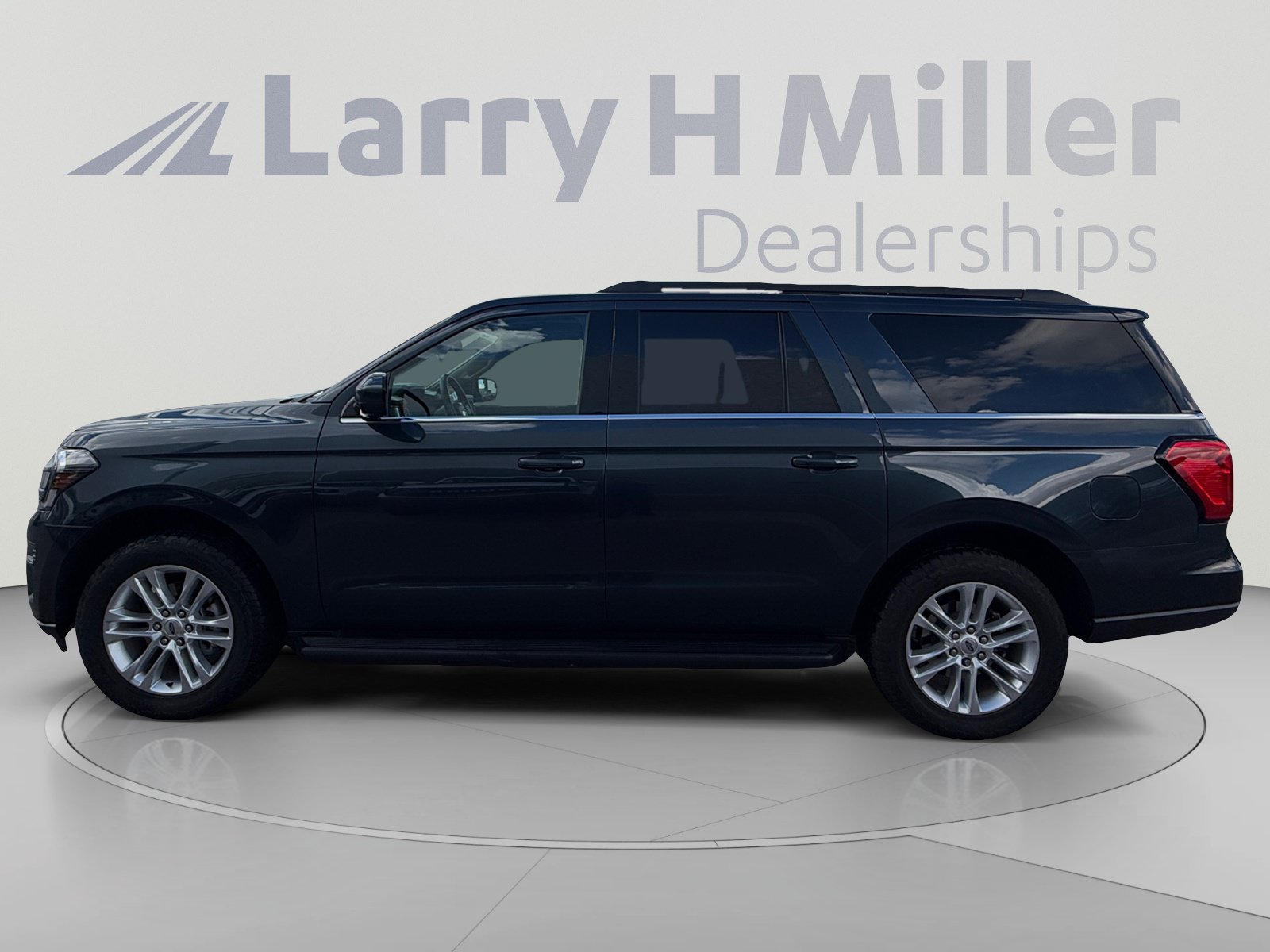 Used 2024 Ford Expedition Max XLT AWD/4WD image 2
