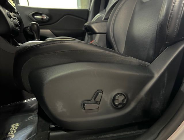 Used 2019 Jeep Cherokee Limited w/ Luxury Group image 20