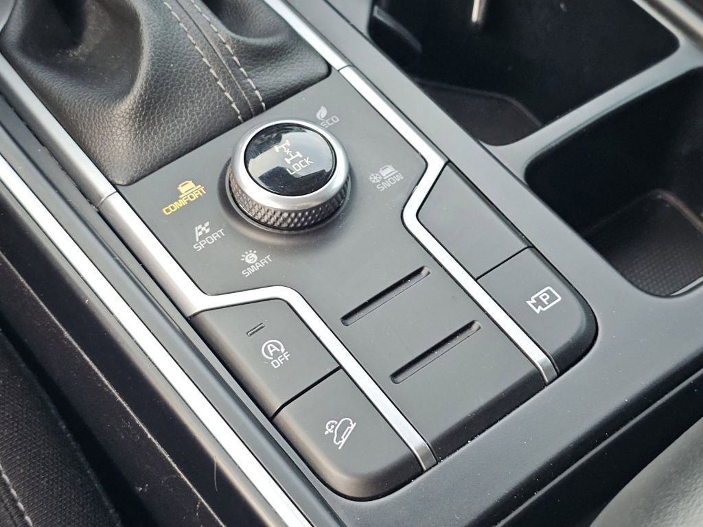 Used 2022 Kia Sorento LX image 9