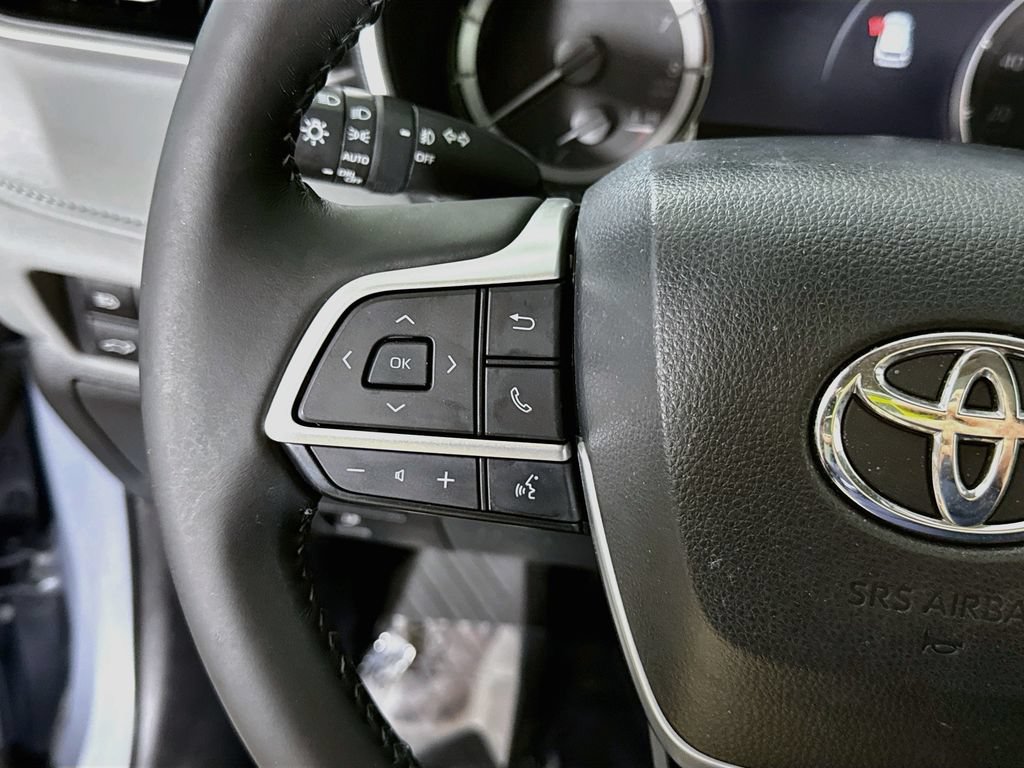 Used 2023 Toyota Highlander XLE AWD/4WD image 21