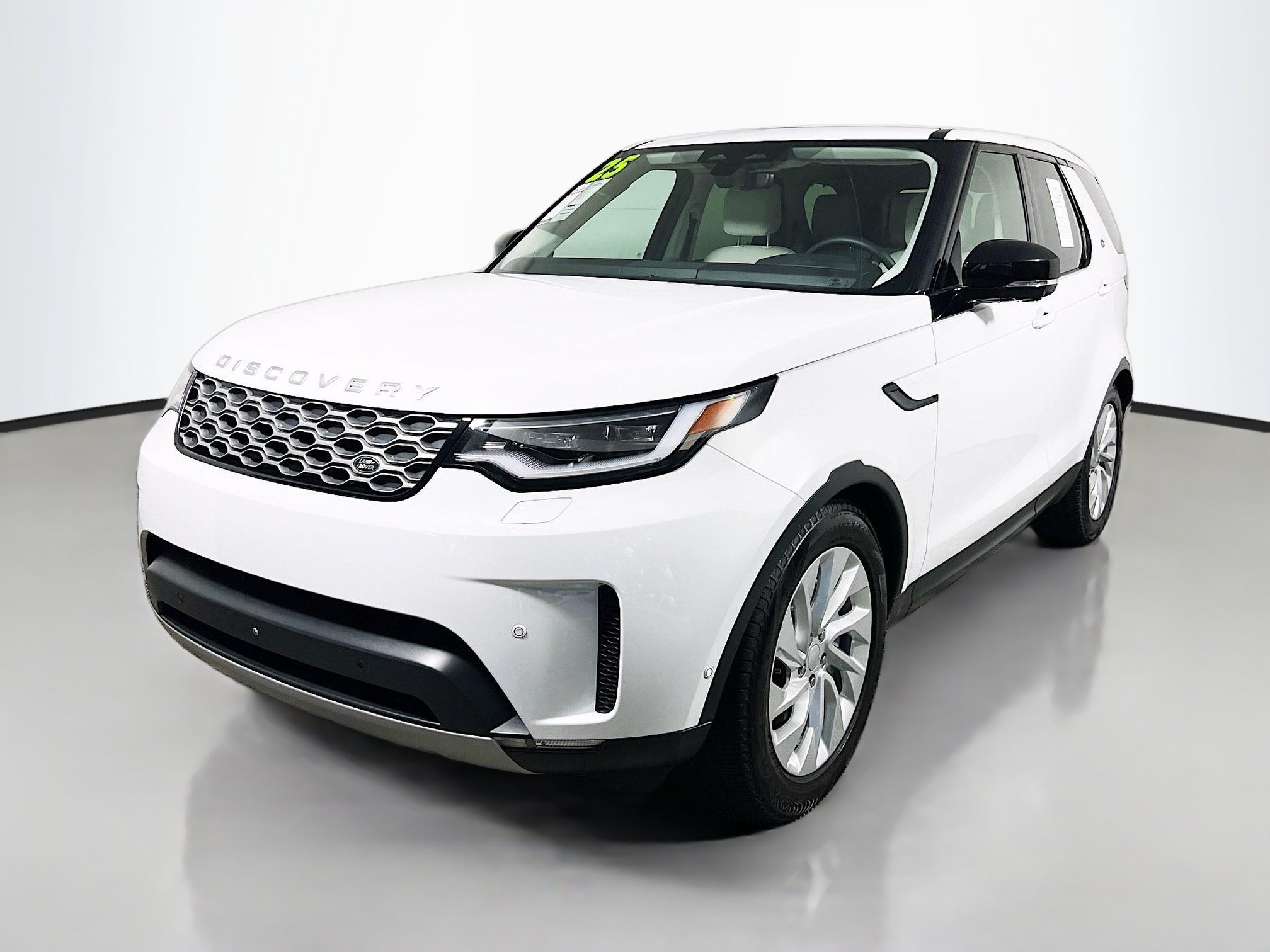 Used 2025 Land Rover Discovery S AWD/4WD image 10