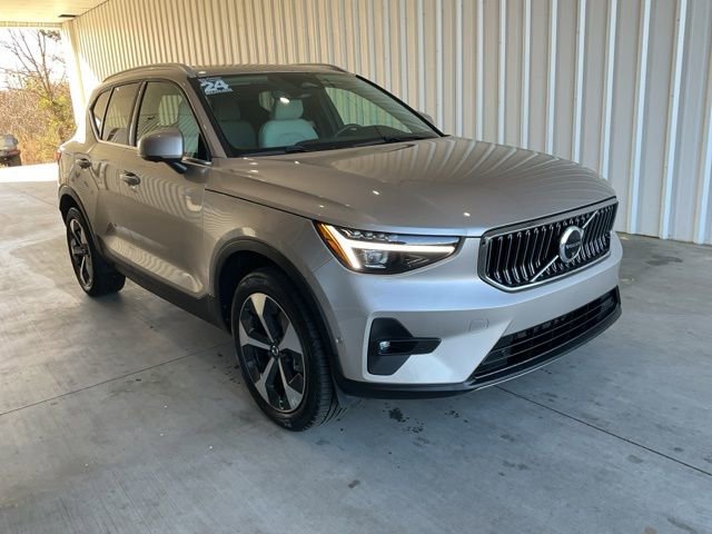 Used 2024 Volvo XC40 B5 Plus w/ Protection Package Premier image 27