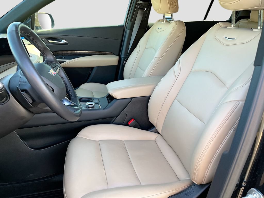 Used 2024 Cadillac XT4 Premium Luxury w/ Cold Weather Package FWD image 20