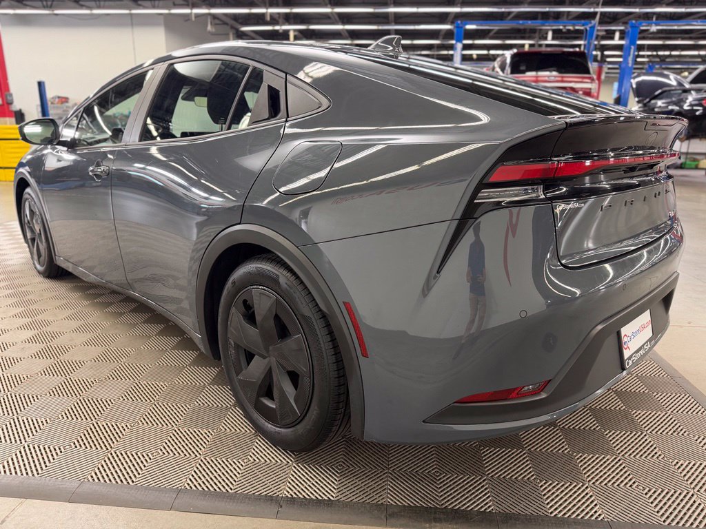 Used 2025 Toyota Prius LE FWD image 5