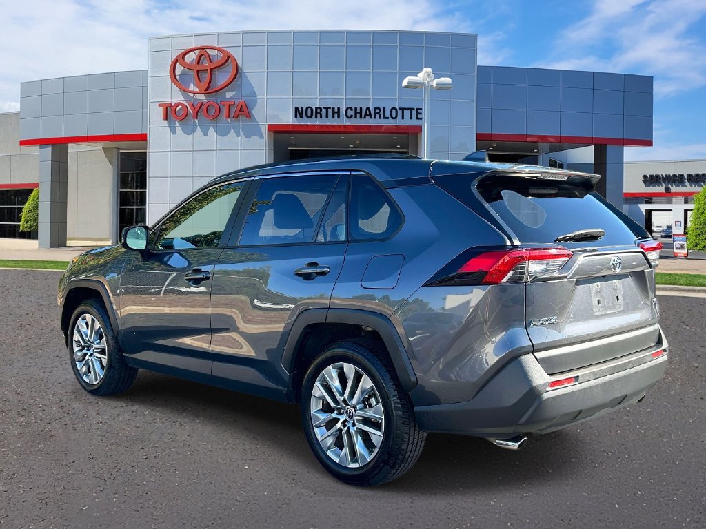 Used 2019 Toyota RAV4 XLE Premium FWD image 4
