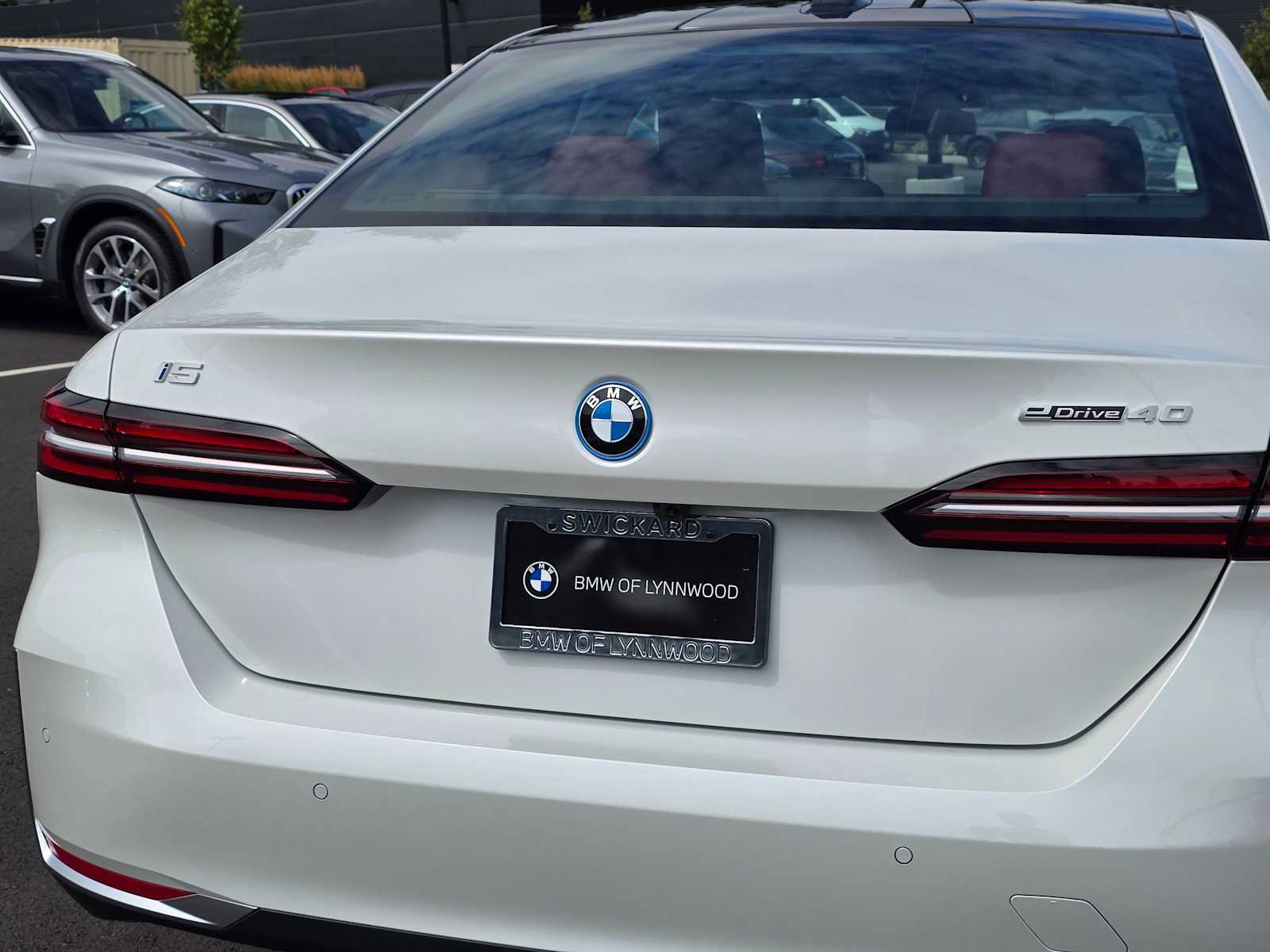Used 2026 BMW i5 eDrive40 w/ Executive Package RWD image 16