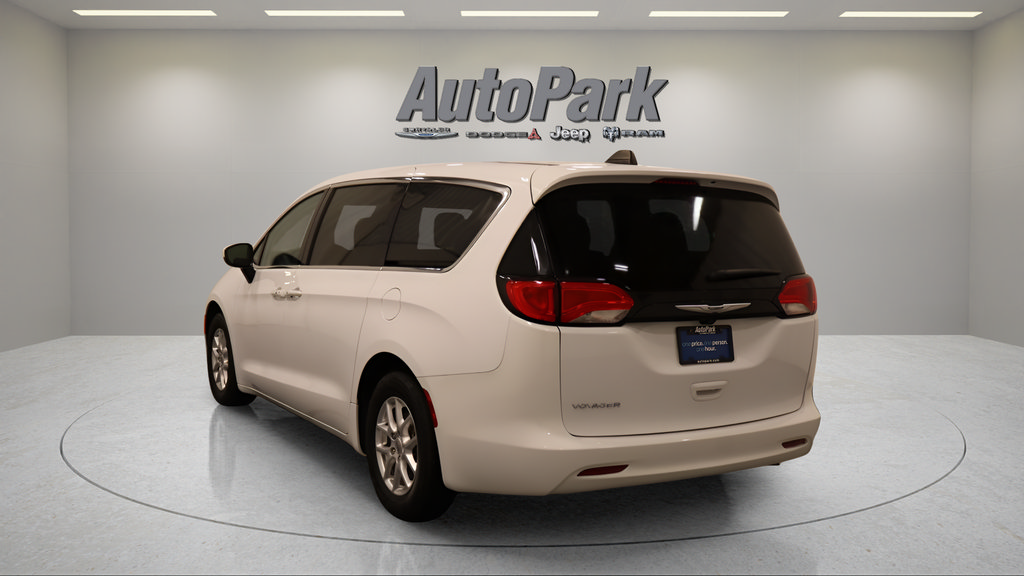 Certified 2023 Chrysler Voyager LX FWD image 7