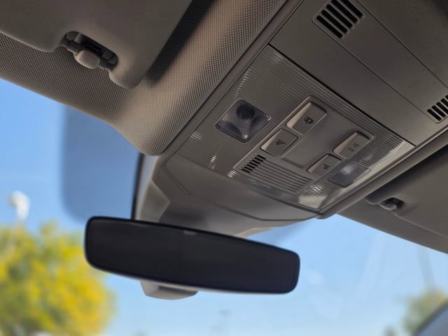 Used 2025 Volkswagen Jetta SE image 39