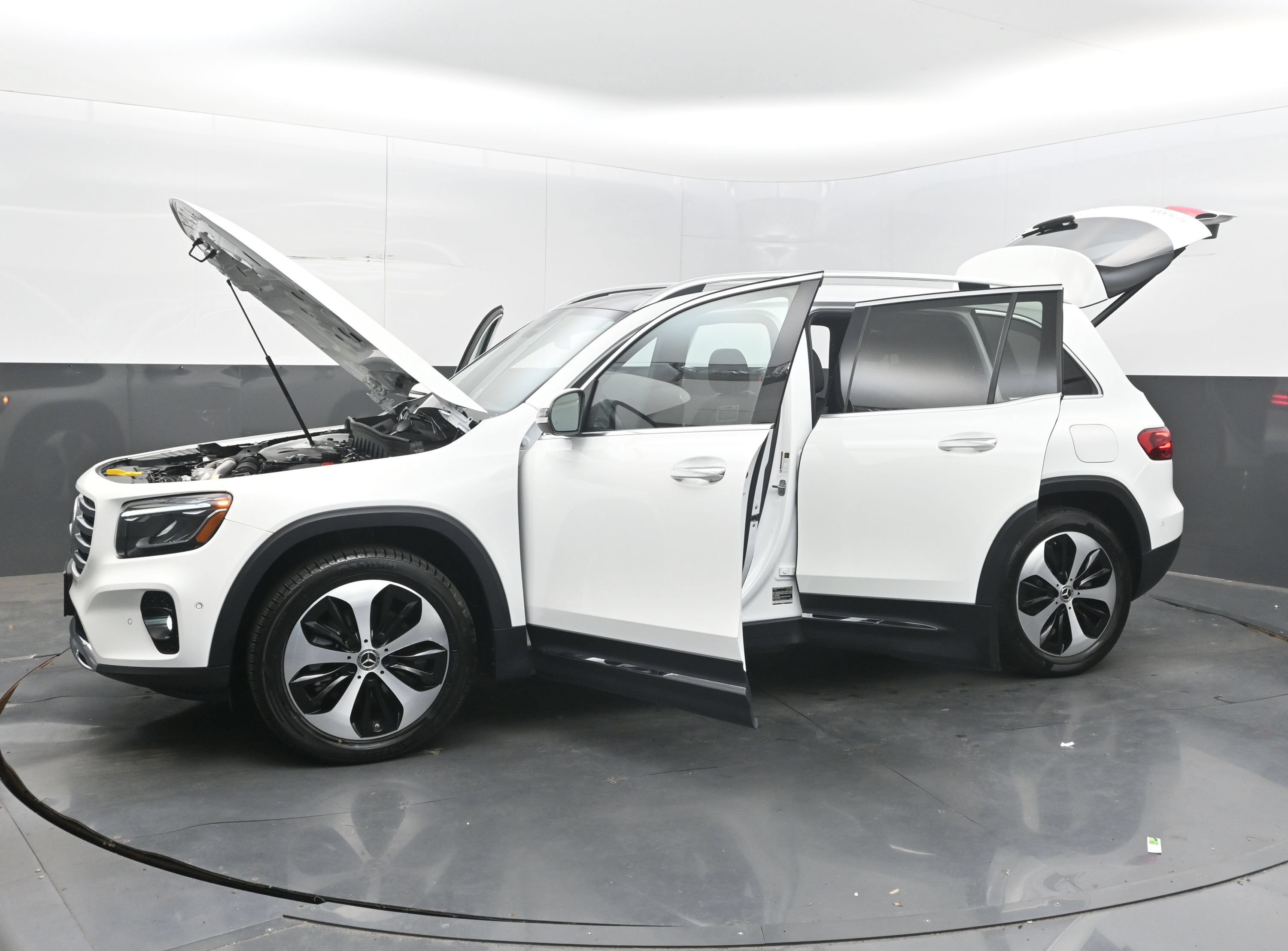 Used 2025 Mercedes-Benz GLB 250 4MATIC image 41