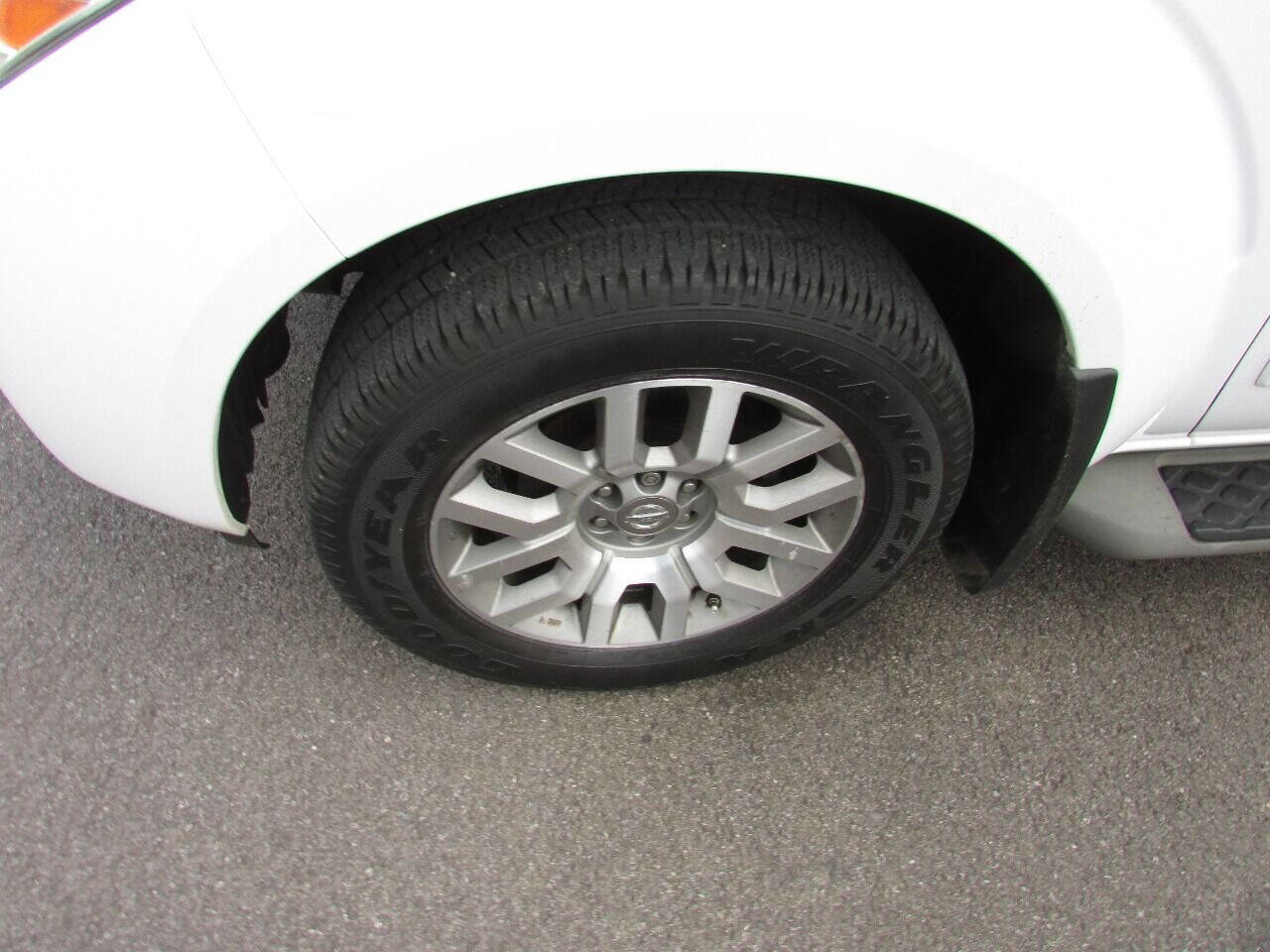 Used 2010 Nissan Pathfinder LE image 41