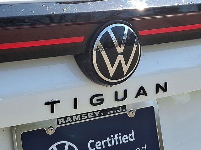 Certified 2025 Volkswagen Tiguan SE R-Line AWD/4WD image 31