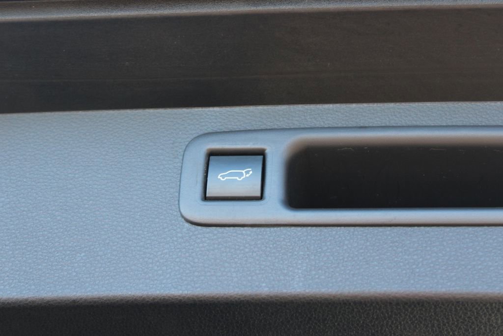 Used 2024 Toyota Highlander LE image 16