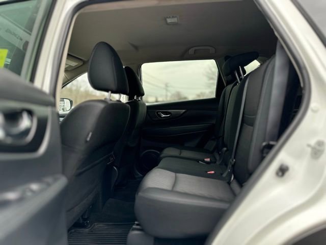 Used 2017 Nissan Rogue SV image 18