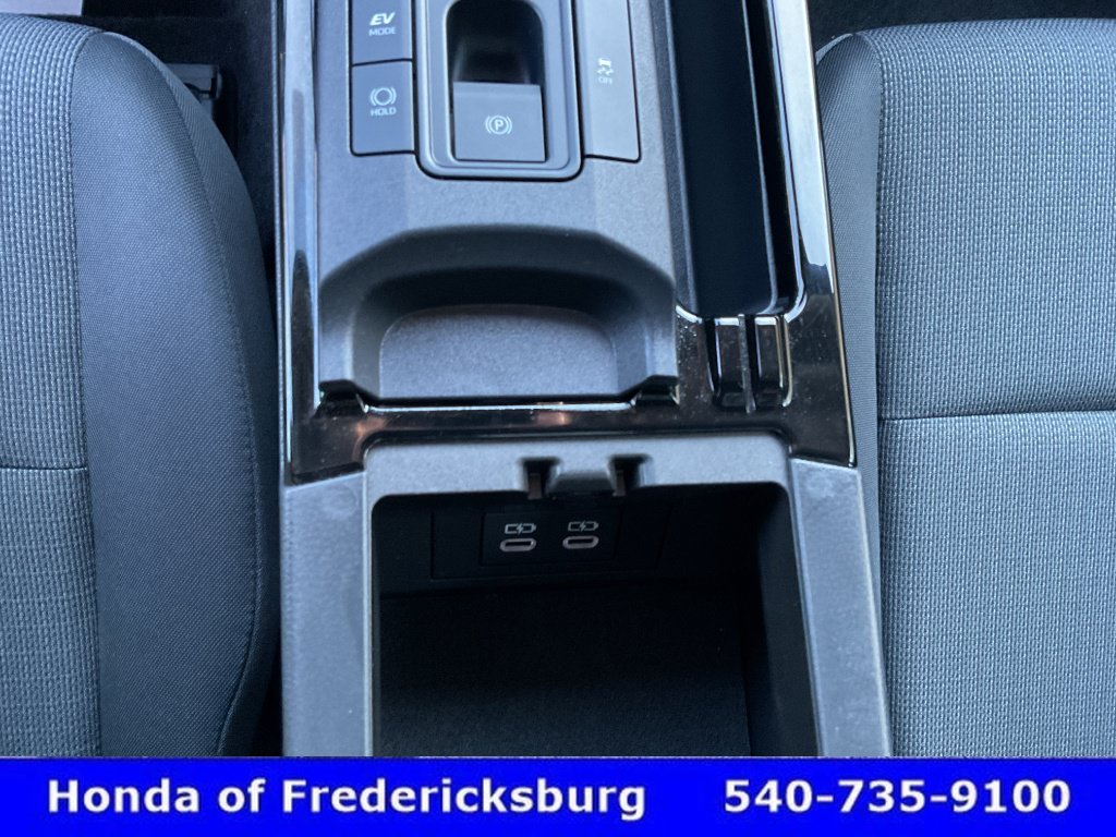 Used 2026 Toyota Prius LE FWD image 36