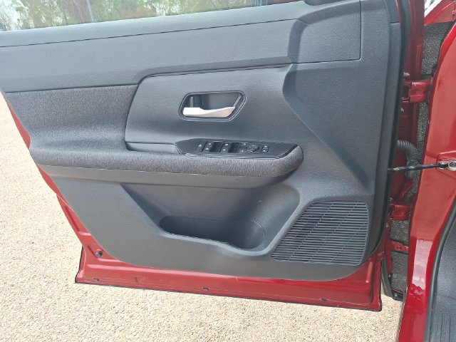 Certified 2025 Nissan Kicks SV FWD image 11
