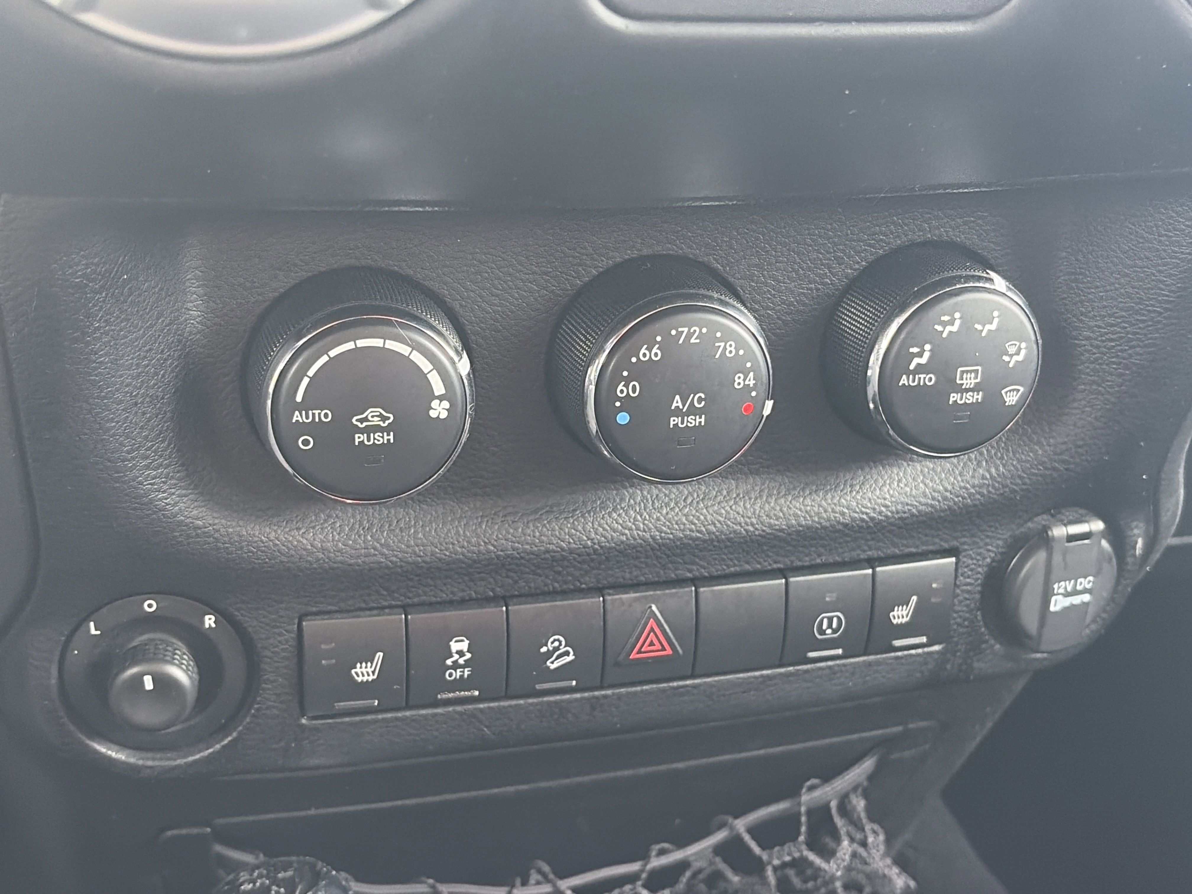 Used 2013 Jeep Wrangler Unlimited Sahara w/ Connectivity Group image 39