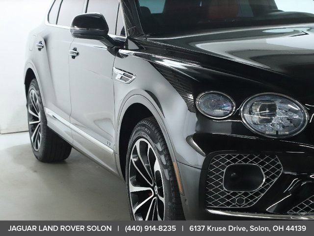 Used 2022 Bentley Bentayga image 12