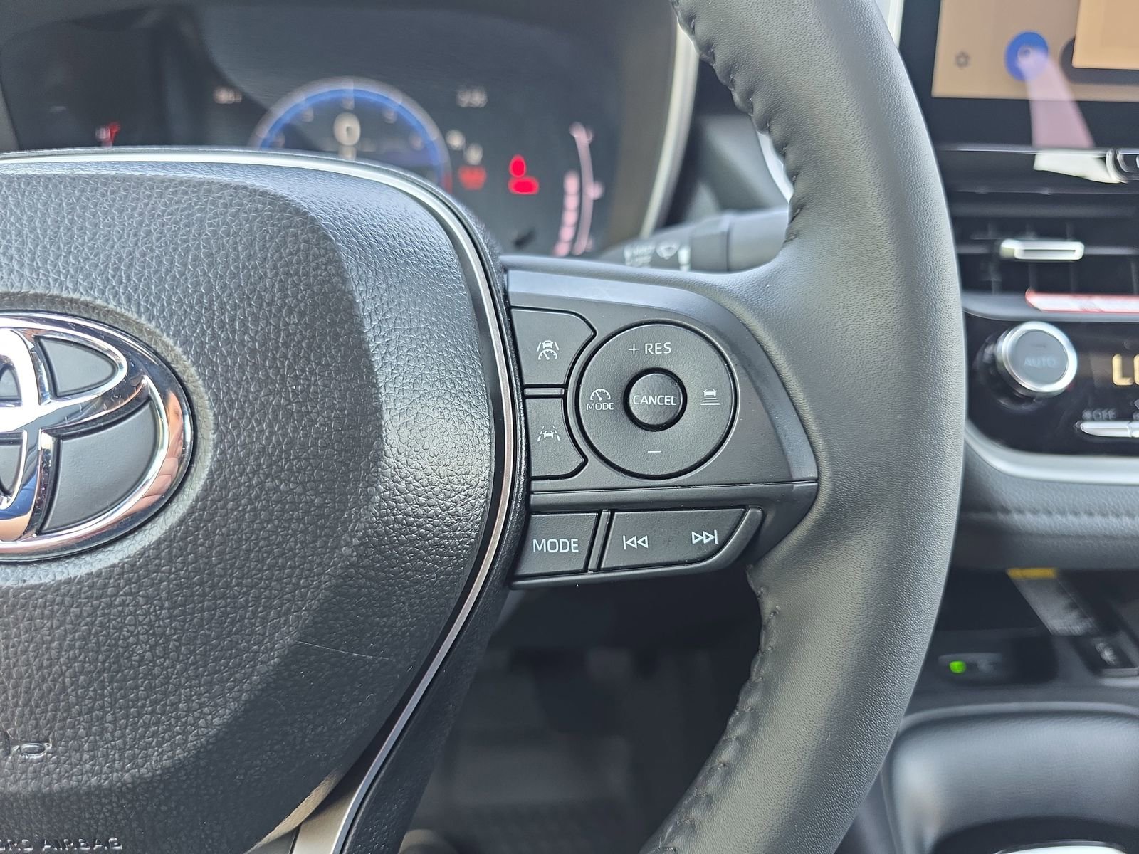 Used 2025 Toyota Corolla XSE FWD image 17