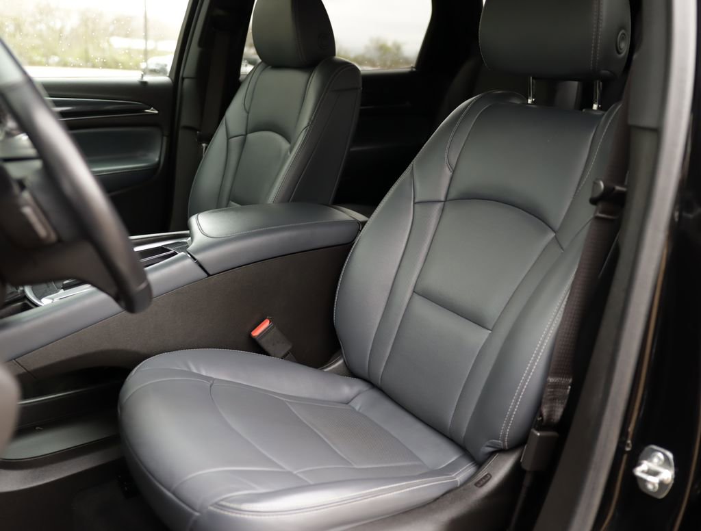 Used 2023 Buick Enclave Essence w/ Sport Touring Edition image 23