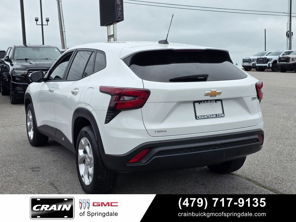Used 2025 Chevrolet Trax LS w/ LS Convenience Package FWD image 5