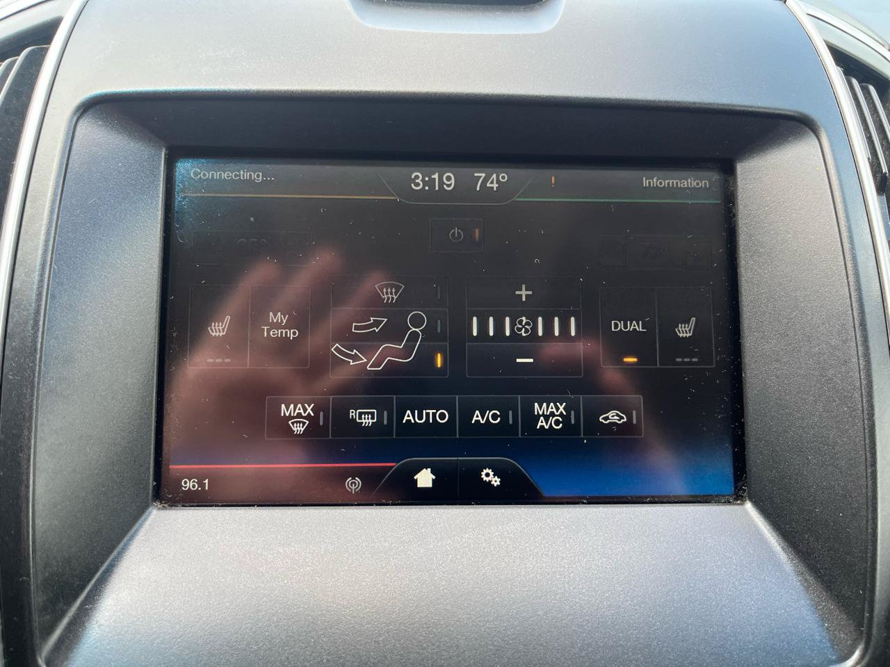 Used 2015 Ford Edge SEL w/ Equipment Group 201A AWD/4WD image 18