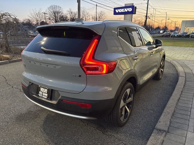 Used 2025 Volvo XC40 B5 Plus image 5