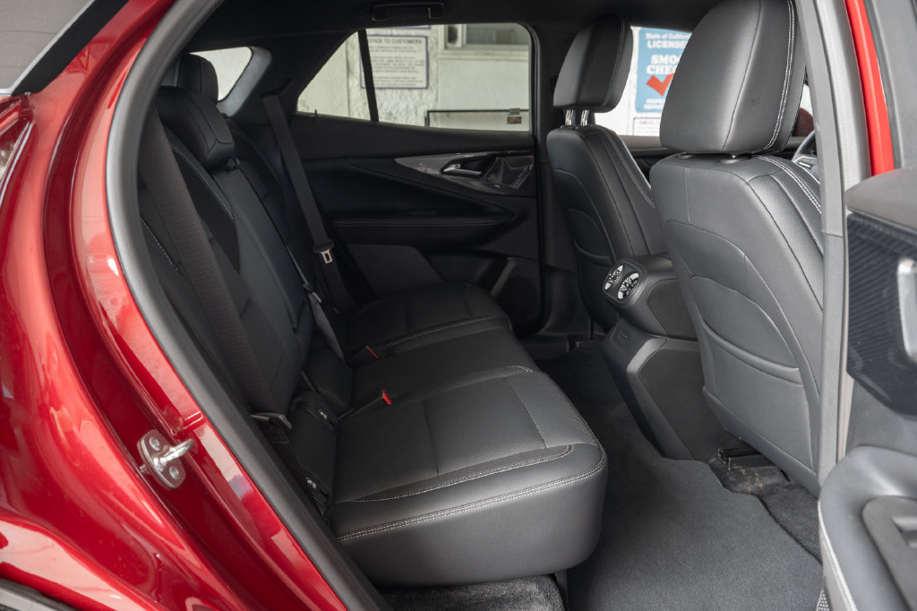 Used 2024 Chevrolet Blazer EV LT AWD/4WD image 38