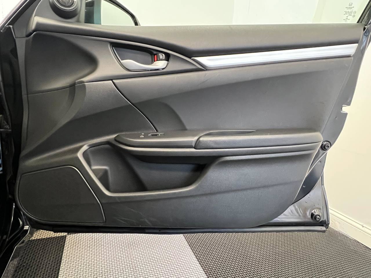 Used 2019 Honda Civic Sport image 11