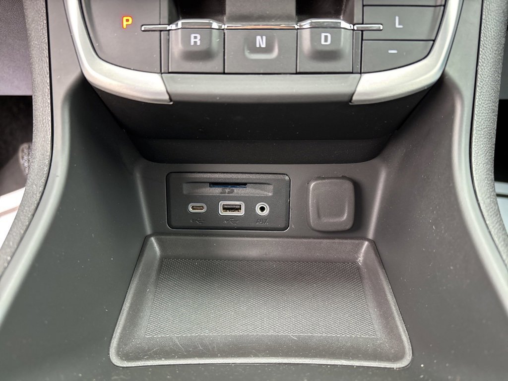 Used 2024 GMC Terrain SLT image 25