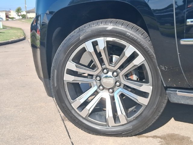 Used 2019 GMC Yukon Denali w/ Denali Ultimate Package AWD/4WD image 16
