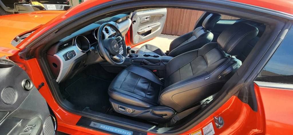 Used 2016 Ford Mustang GT Premium RWD image 3