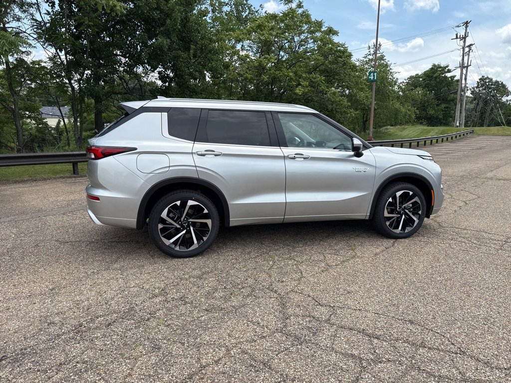 New 2025 Mitsubishi Outlander SEL image 5