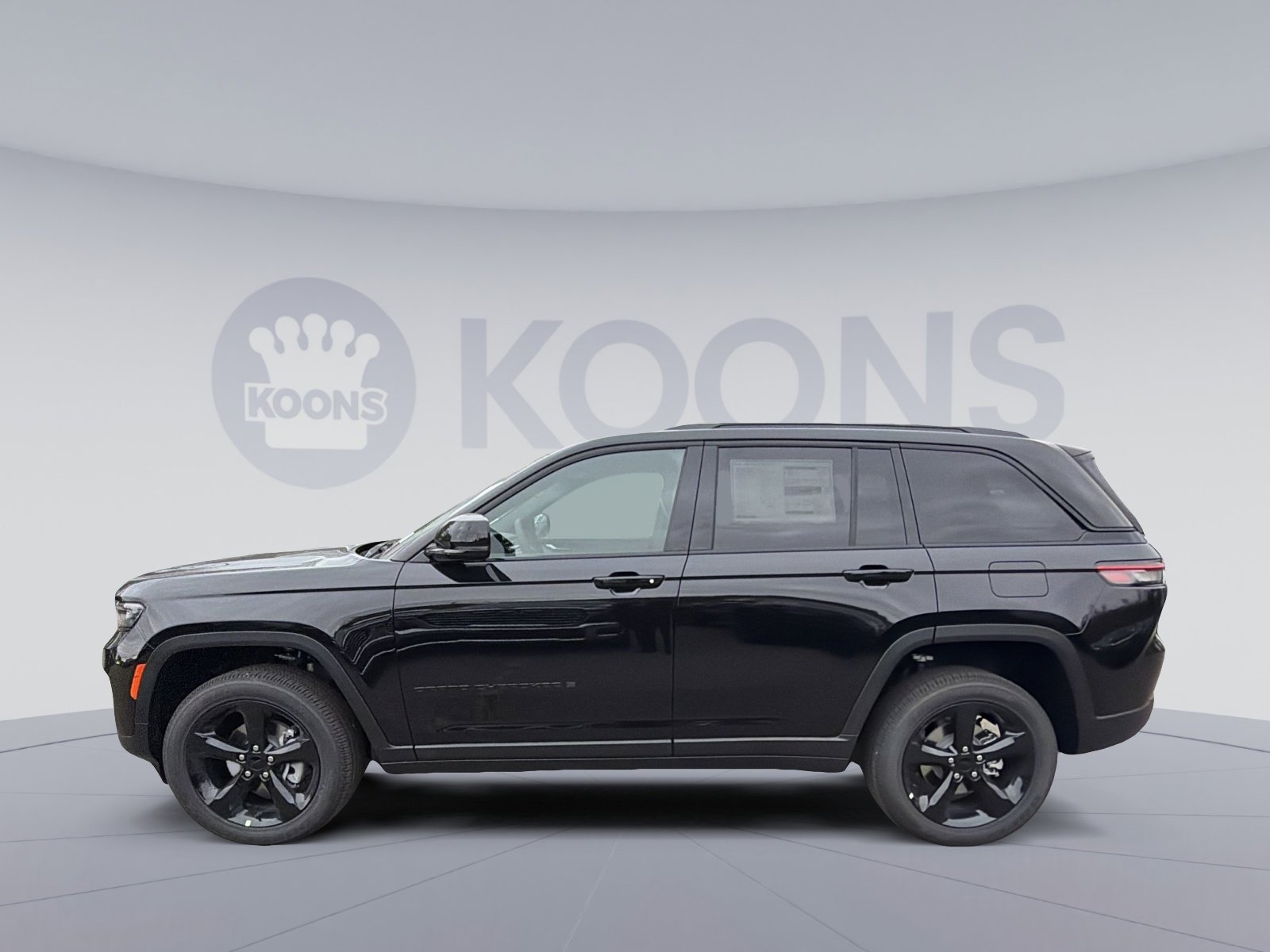 New 2025 Jeep Grand Cherokee Laredo image 2