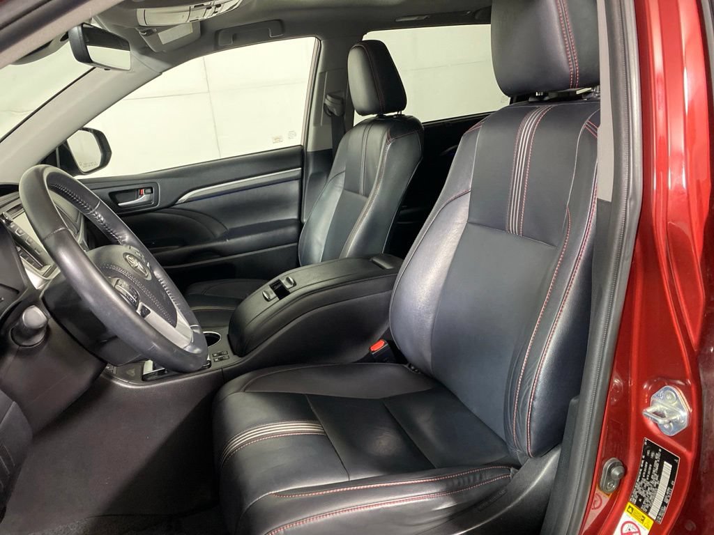 Used 2019 Toyota Highlander SE AWD/4WD image 12