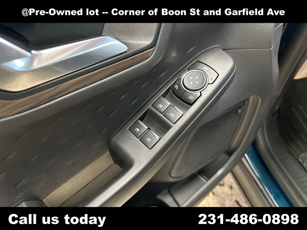 Used 2020 Ford Escape Titanium AWD/4WD image 16