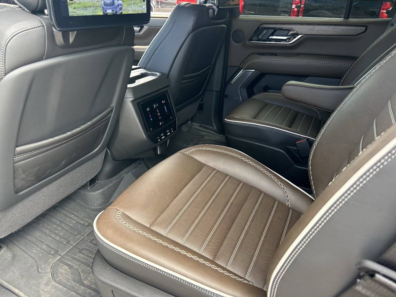 Certified 2026 GMC Yukon Denali Ultimate AWD/4WD image 24